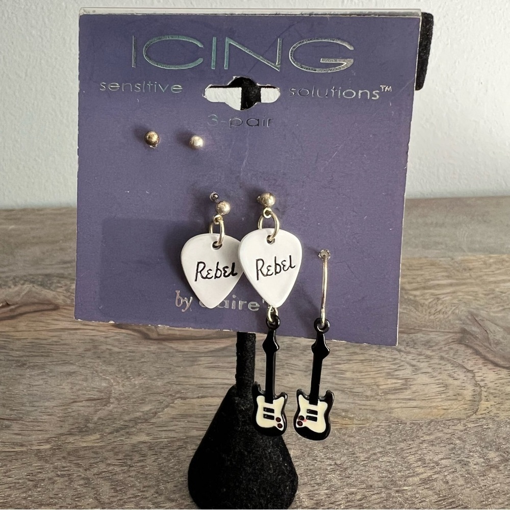 🍭6/$30 Icing new set of stud, guitar, and rebel guitar pick earrings